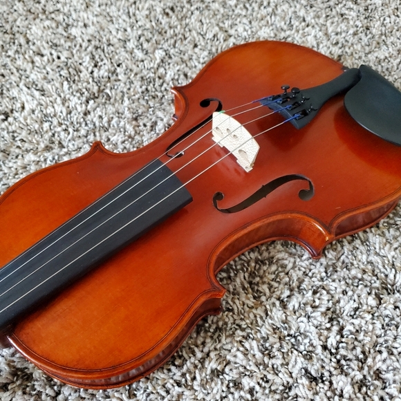 ๐ป Amati's Fine Instruments Model #100 Refurbished Violin Outfit - Picture 10 of 16